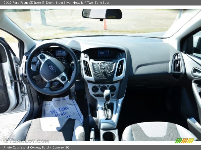 Ingot Silver Metallic / Two-Tone Sport 2012 Ford Focus SE Sport 5-Door