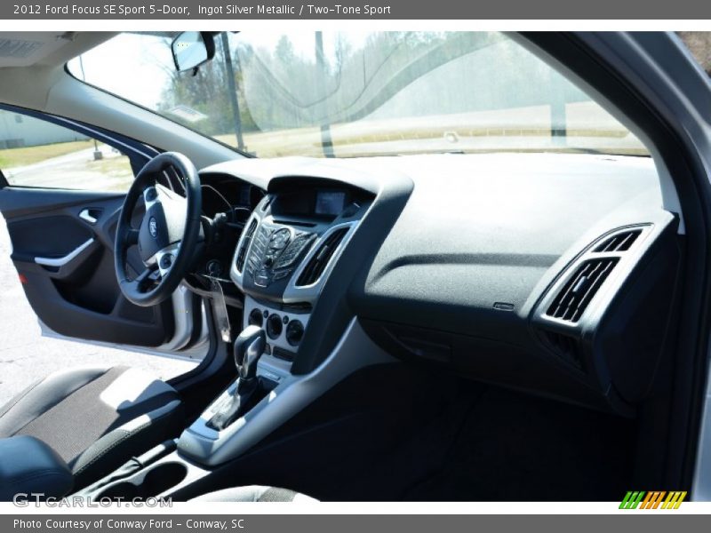 Ingot Silver Metallic / Two-Tone Sport 2012 Ford Focus SE Sport 5-Door