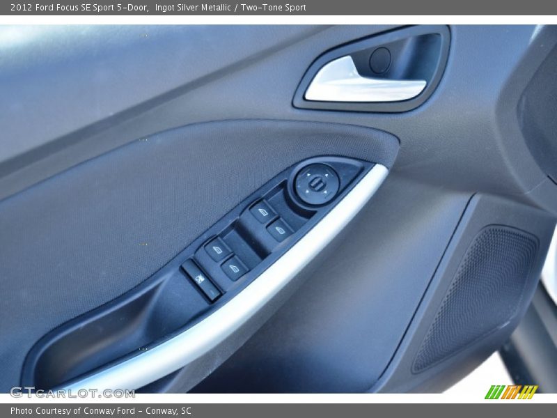 Ingot Silver Metallic / Two-Tone Sport 2012 Ford Focus SE Sport 5-Door