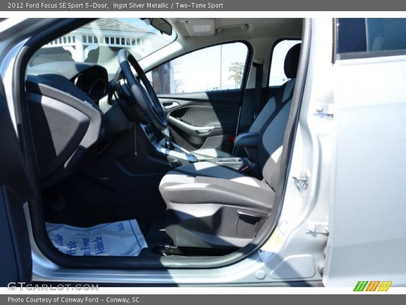 Ingot Silver Metallic / Two-Tone Sport 2012 Ford Focus SE Sport 5-Door