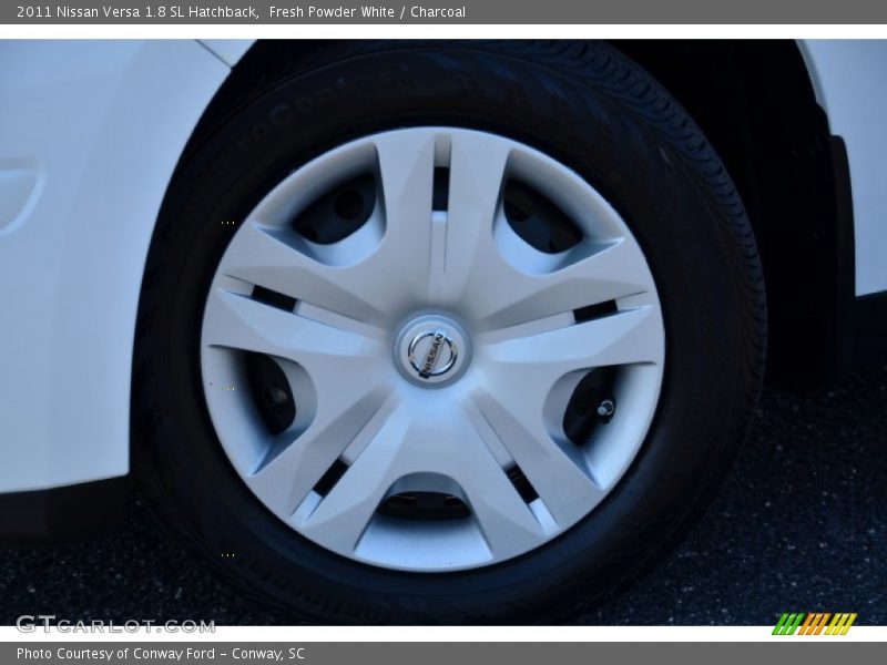 Fresh Powder White / Charcoal 2011 Nissan Versa 1.8 SL Hatchback