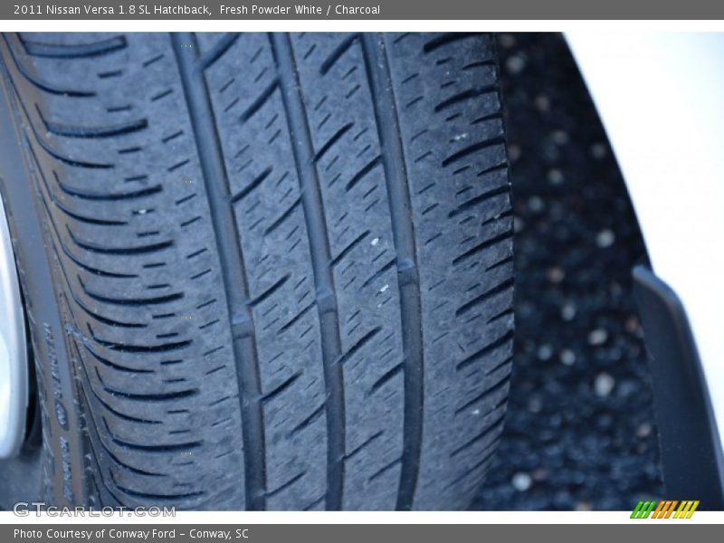 Fresh Powder White / Charcoal 2011 Nissan Versa 1.8 SL Hatchback