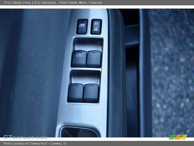 Fresh Powder White / Charcoal 2011 Nissan Versa 1.8 SL Hatchback