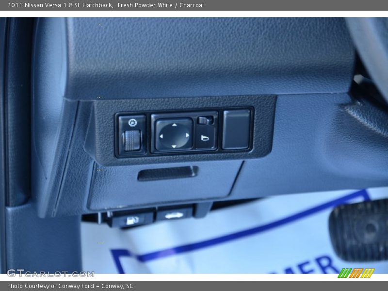 Fresh Powder White / Charcoal 2011 Nissan Versa 1.8 SL Hatchback