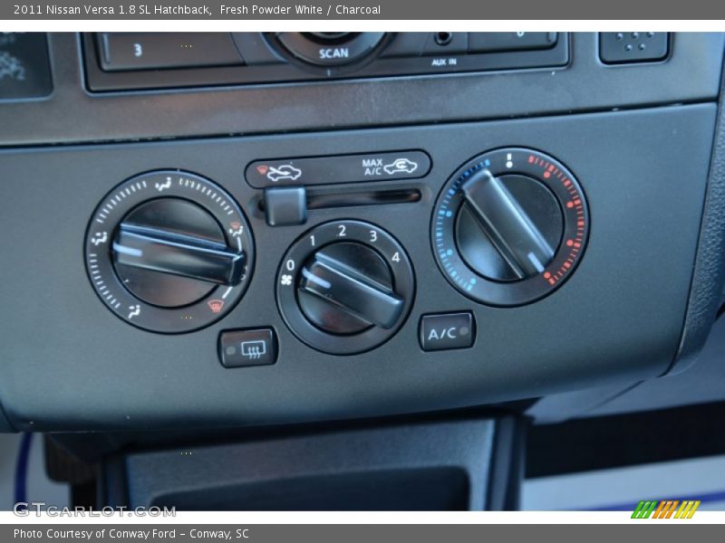 Fresh Powder White / Charcoal 2011 Nissan Versa 1.8 SL Hatchback