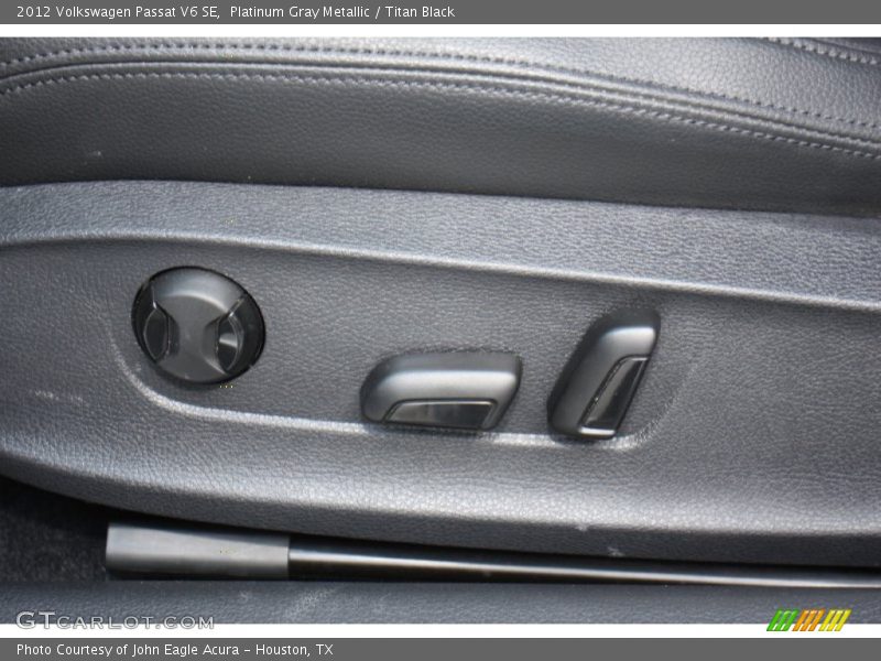 Platinum Gray Metallic / Titan Black 2012 Volkswagen Passat V6 SE