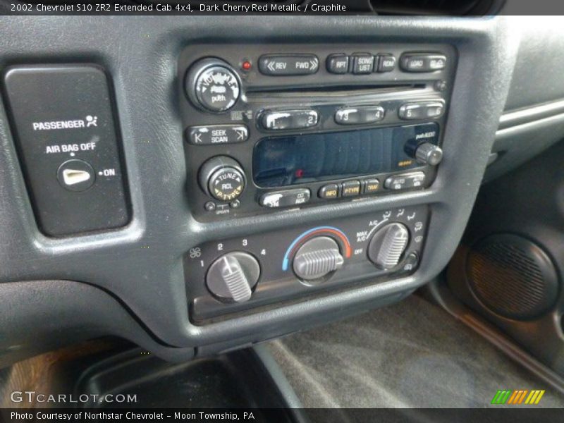 Controls of 2002 S10 ZR2 Extended Cab 4x4