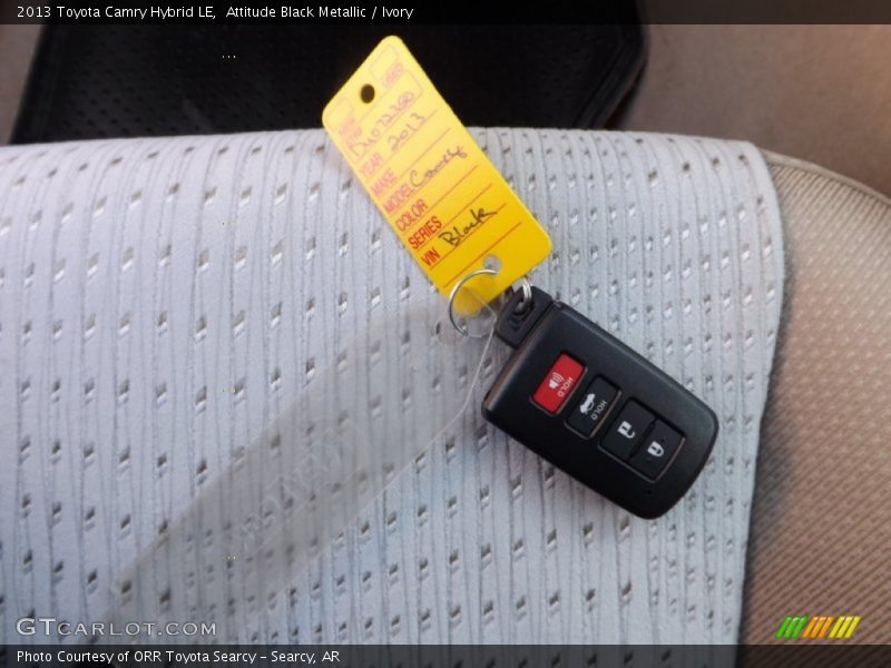 Attitude Black Metallic / Ivory 2013 Toyota Camry Hybrid LE