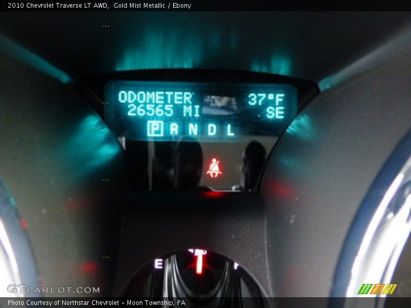 Gold Mist Metallic / Ebony 2010 Chevrolet Traverse LT AWD