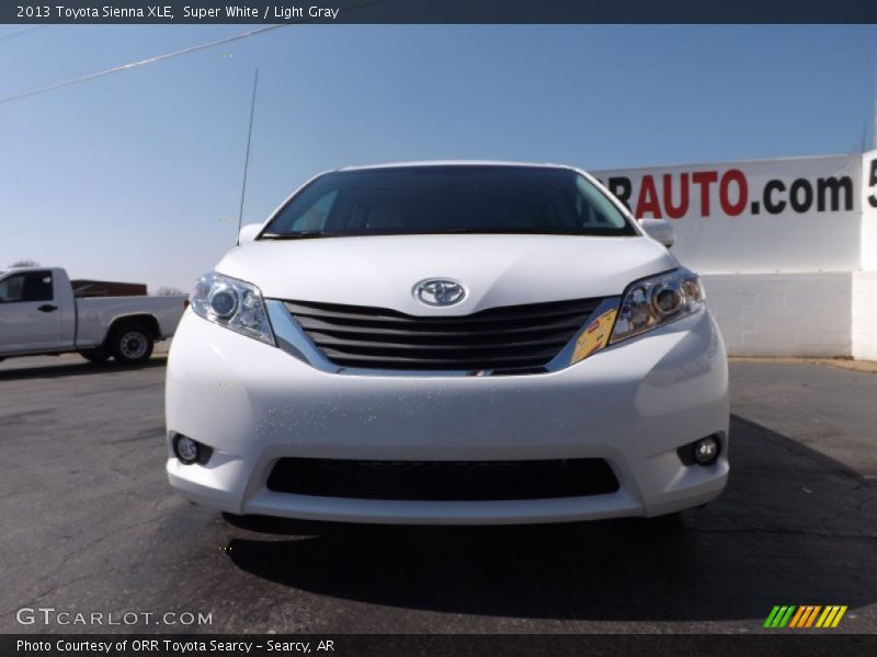Super White / Light Gray 2013 Toyota Sienna XLE