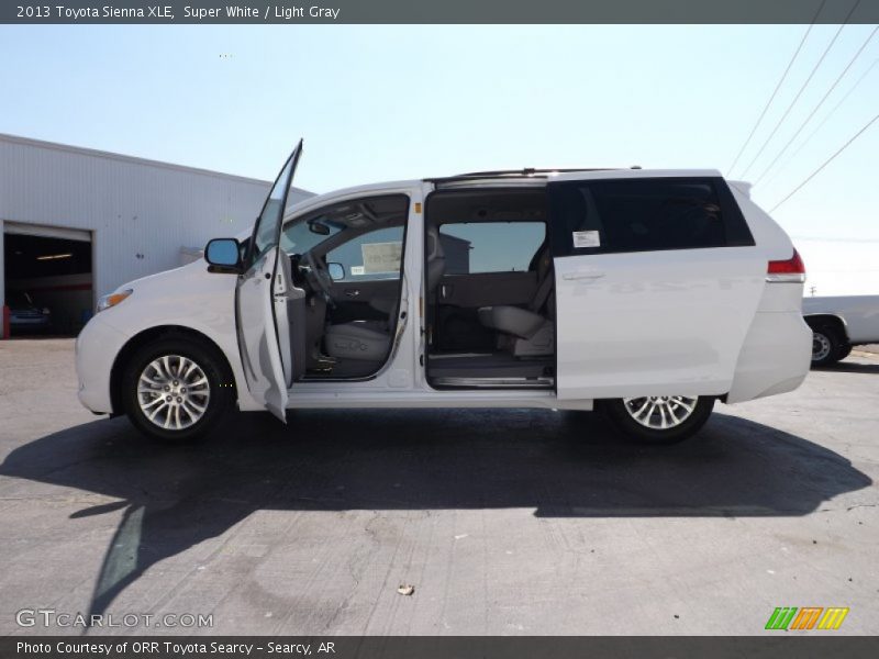 Super White / Light Gray 2013 Toyota Sienna XLE