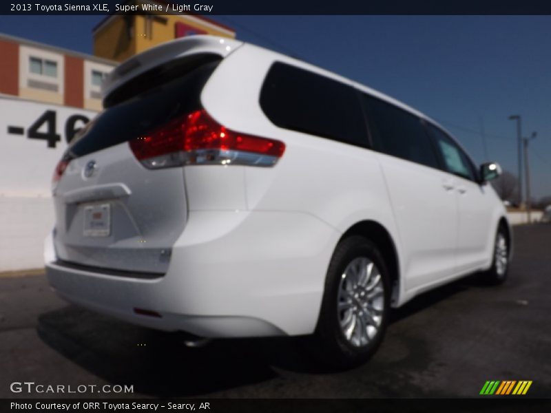 Super White / Light Gray 2013 Toyota Sienna XLE
