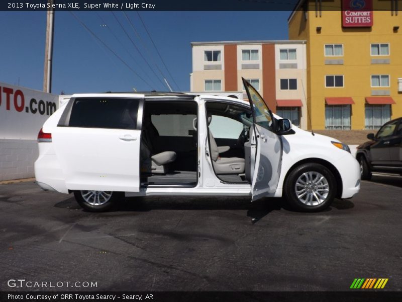 Super White / Light Gray 2013 Toyota Sienna XLE