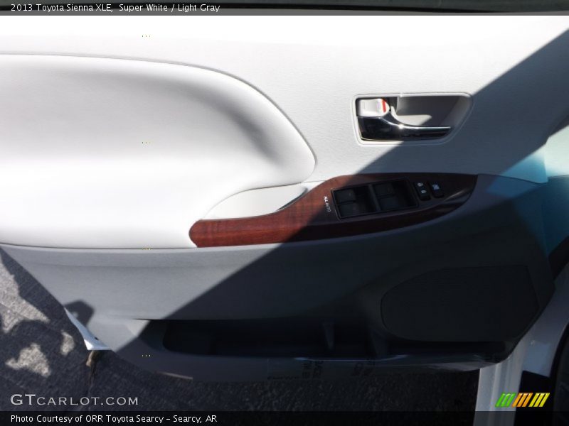 Super White / Light Gray 2013 Toyota Sienna XLE