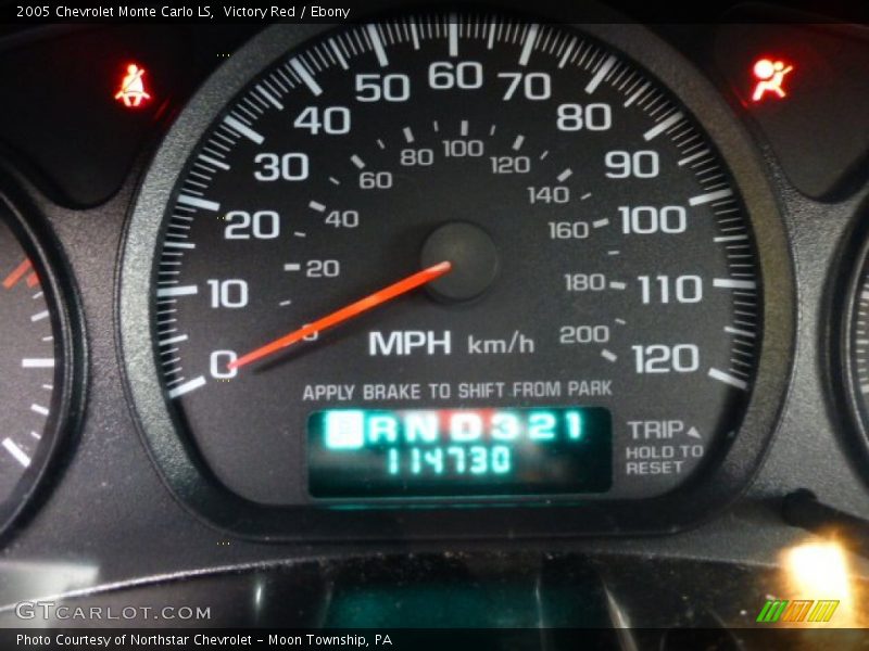 Victory Red / Ebony 2005 Chevrolet Monte Carlo LS