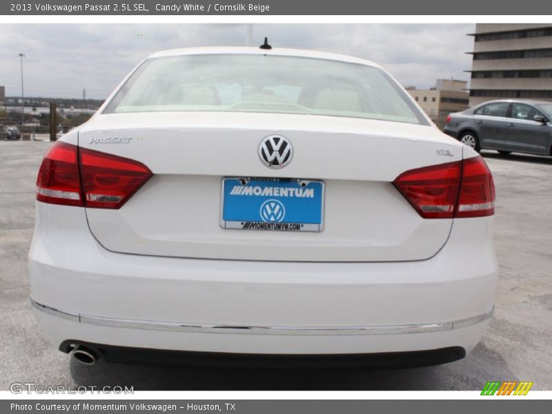 Candy White / Cornsilk Beige 2013 Volkswagen Passat 2.5L SEL
