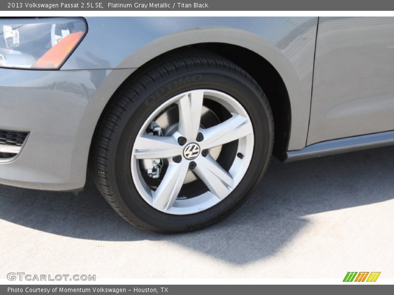 Platinum Gray Metallic / Titan Black 2013 Volkswagen Passat 2.5L SE