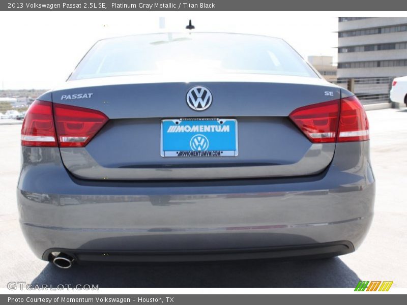 Platinum Gray Metallic / Titan Black 2013 Volkswagen Passat 2.5L SE