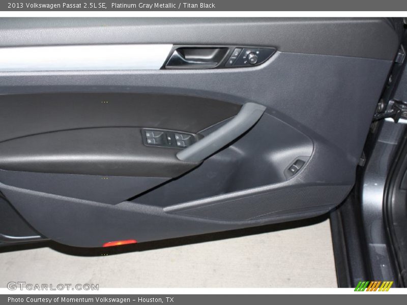Platinum Gray Metallic / Titan Black 2013 Volkswagen Passat 2.5L SE