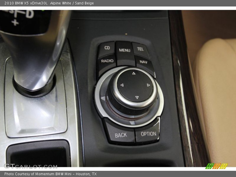 Alpine White / Sand Beige 2010 BMW X5 xDrive30i