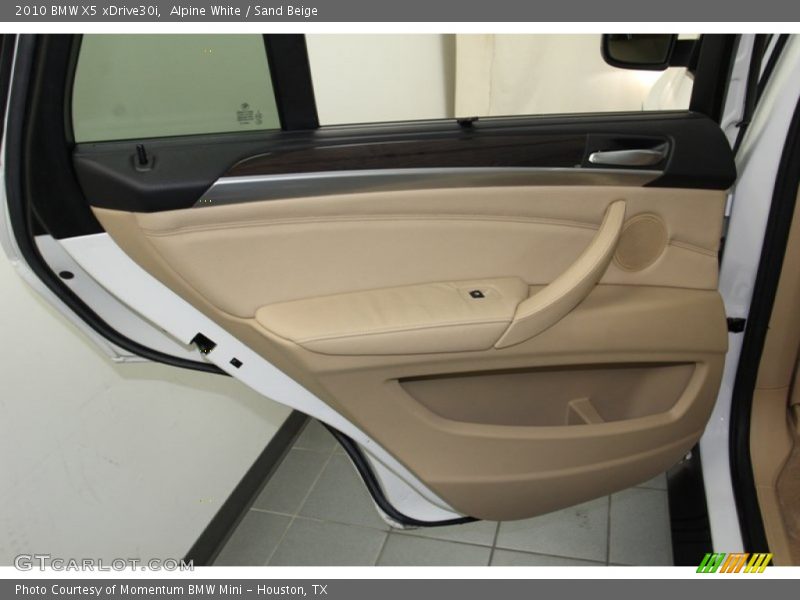 Alpine White / Sand Beige 2010 BMW X5 xDrive30i