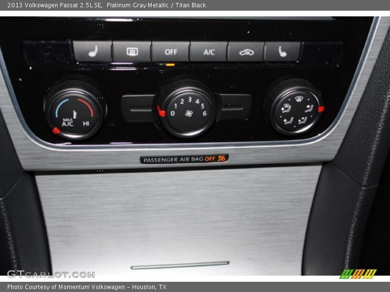 Platinum Gray Metallic / Titan Black 2013 Volkswagen Passat 2.5L SE
