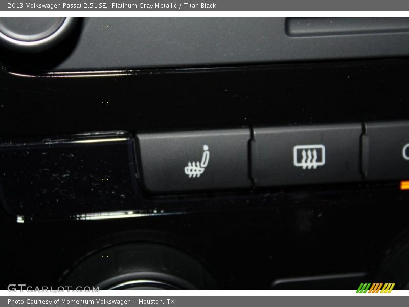Platinum Gray Metallic / Titan Black 2013 Volkswagen Passat 2.5L SE