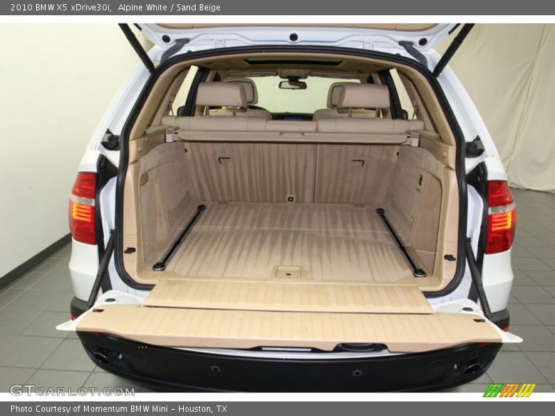 Alpine White / Sand Beige 2010 BMW X5 xDrive30i