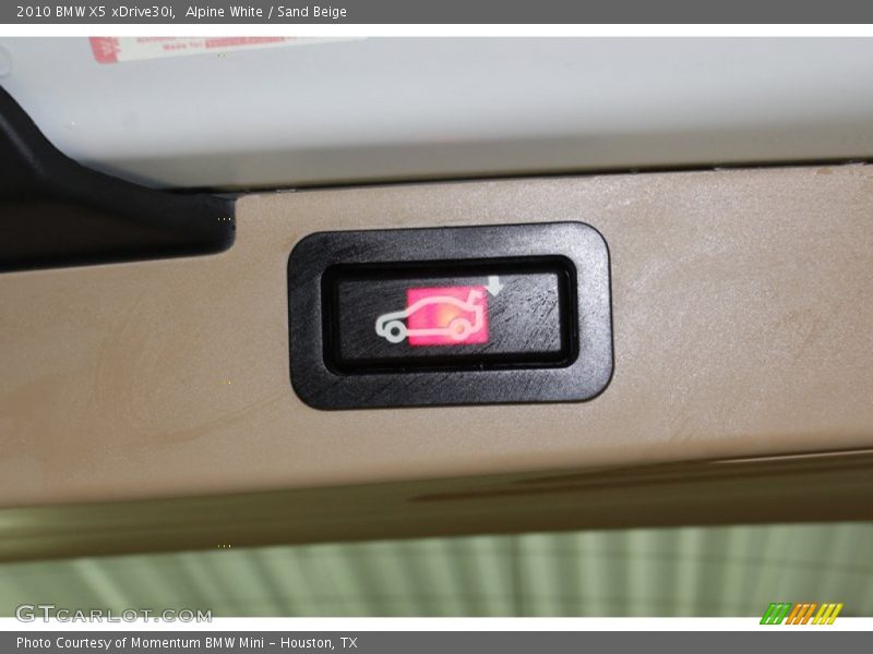 Alpine White / Sand Beige 2010 BMW X5 xDrive30i