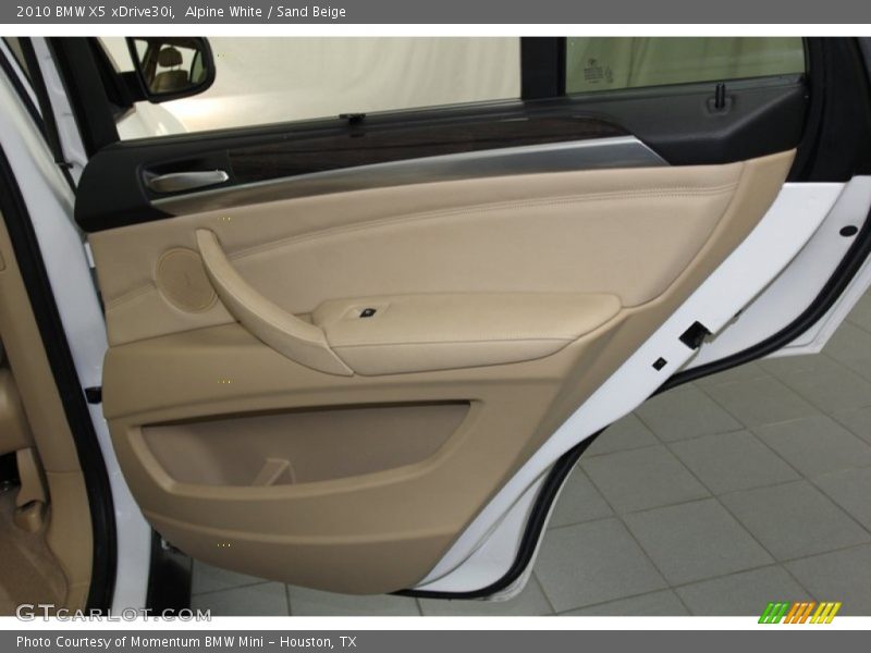 Alpine White / Sand Beige 2010 BMW X5 xDrive30i