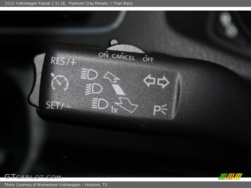 Platinum Gray Metallic / Titan Black 2013 Volkswagen Passat 2.5L SE