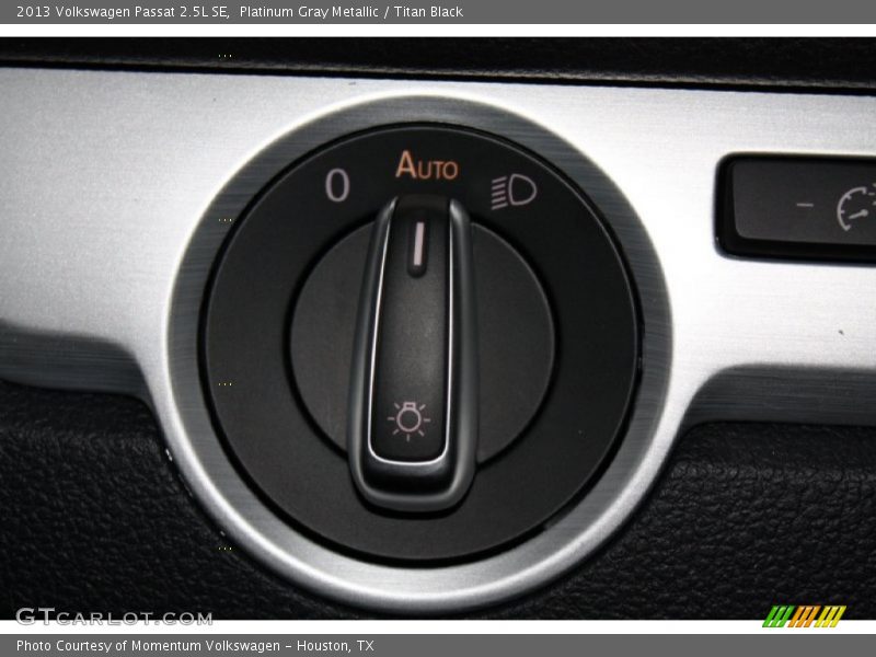 Platinum Gray Metallic / Titan Black 2013 Volkswagen Passat 2.5L SE