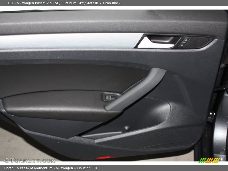 Platinum Gray Metallic / Titan Black 2013 Volkswagen Passat 2.5L SE