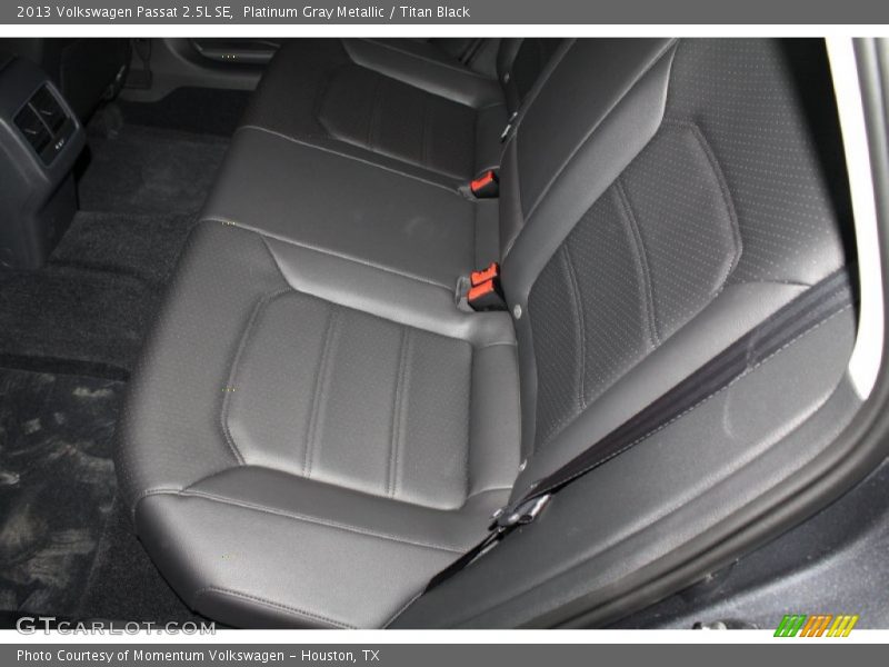 Platinum Gray Metallic / Titan Black 2013 Volkswagen Passat 2.5L SE