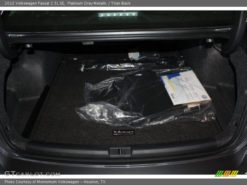 Platinum Gray Metallic / Titan Black 2013 Volkswagen Passat 2.5L SE