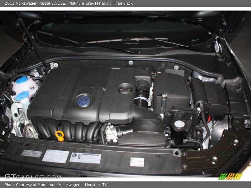 Platinum Gray Metallic / Titan Black 2013 Volkswagen Passat 2.5L SE