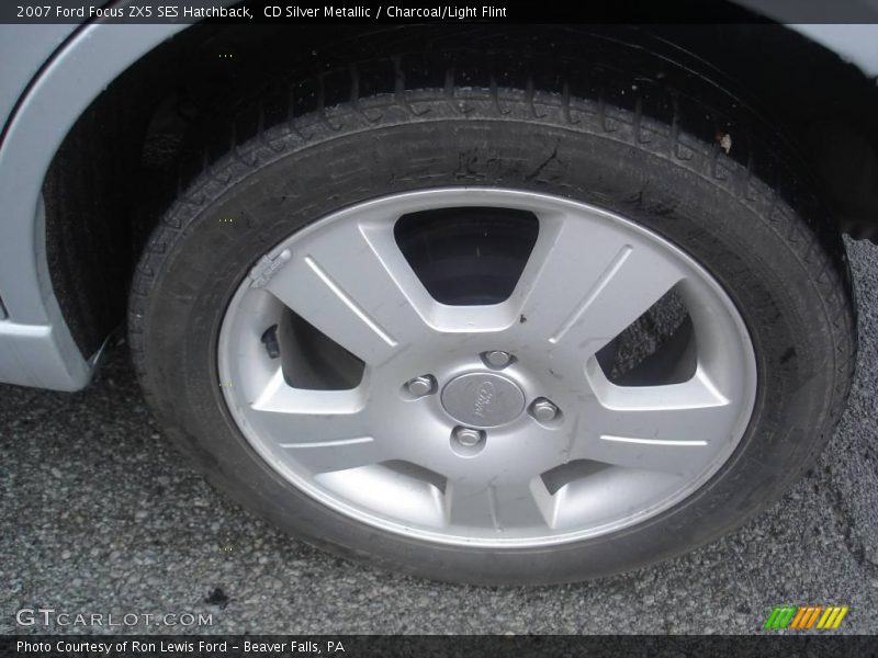 CD Silver Metallic / Charcoal/Light Flint 2007 Ford Focus ZX5 SES Hatchback