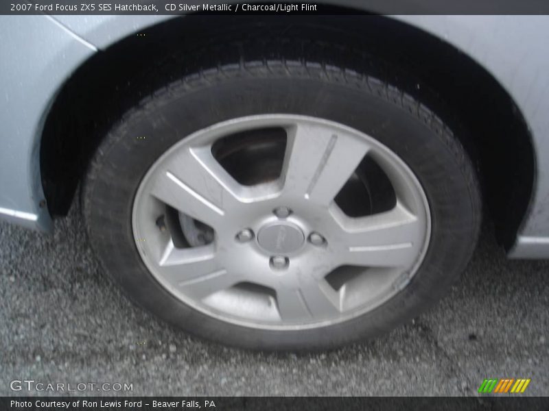 CD Silver Metallic / Charcoal/Light Flint 2007 Ford Focus ZX5 SES Hatchback