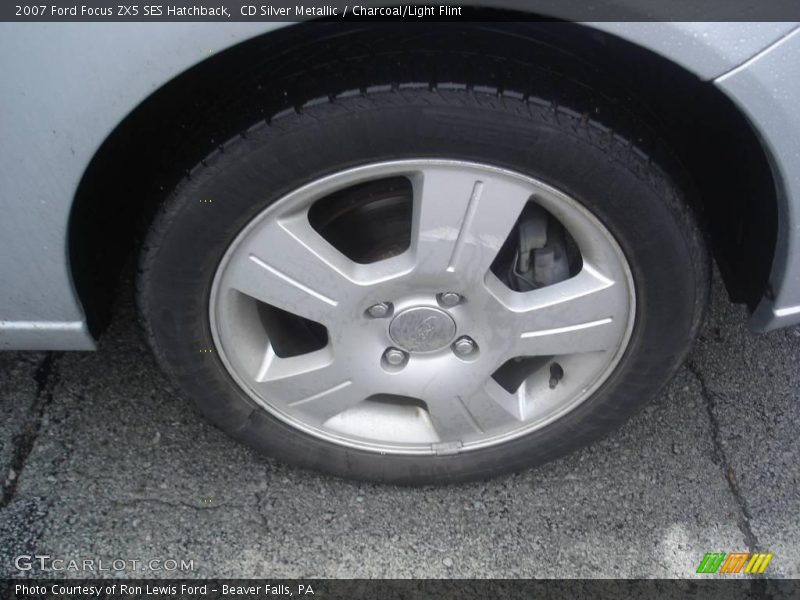 CD Silver Metallic / Charcoal/Light Flint 2007 Ford Focus ZX5 SES Hatchback