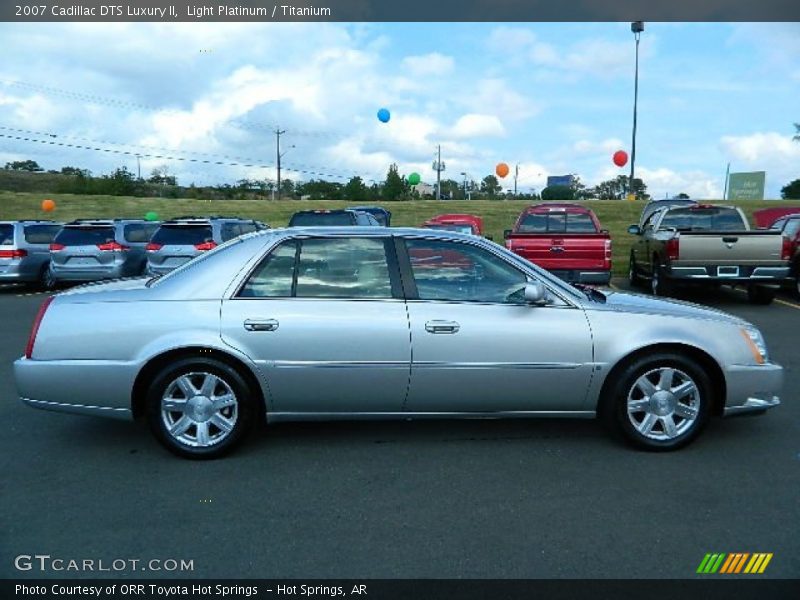 Light Platinum / Titanium 2007 Cadillac DTS Luxury II