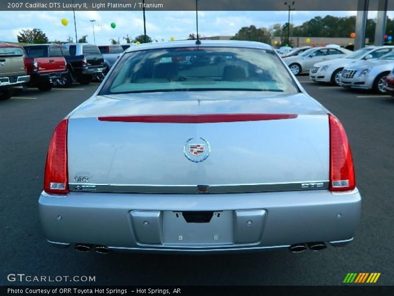 Light Platinum / Titanium 2007 Cadillac DTS Luxury II