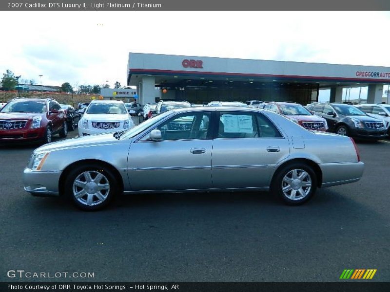 Light Platinum / Titanium 2007 Cadillac DTS Luxury II