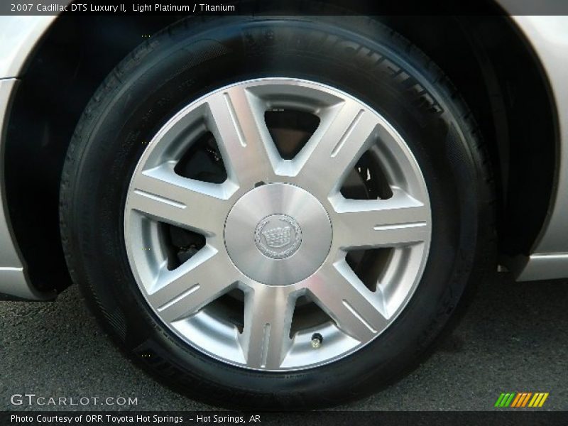Light Platinum / Titanium 2007 Cadillac DTS Luxury II