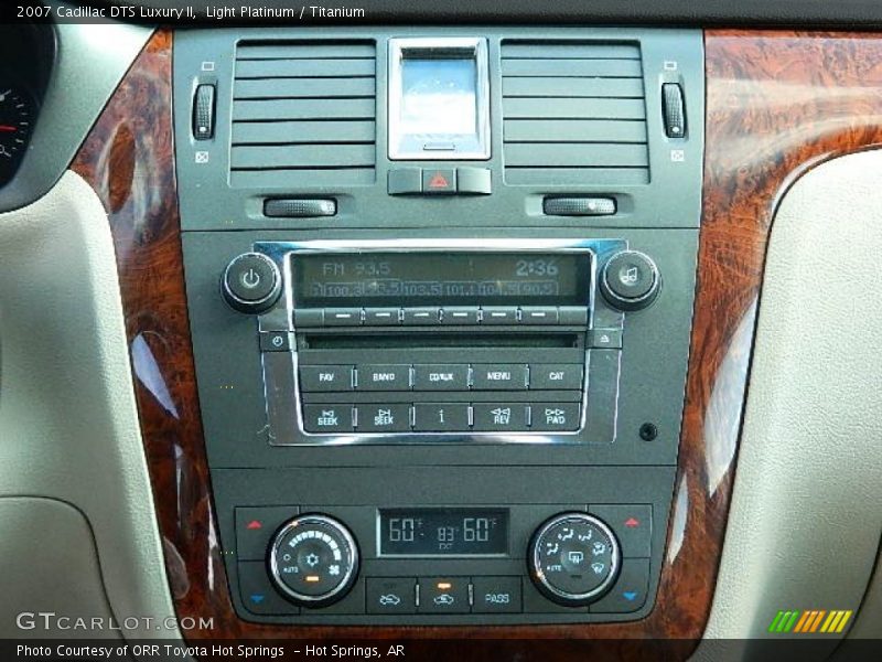 Light Platinum / Titanium 2007 Cadillac DTS Luxury II