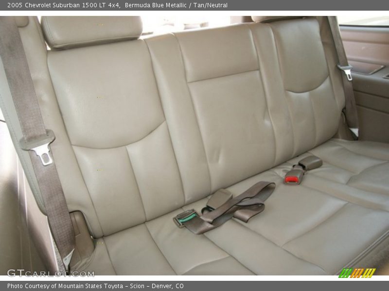 Bermuda Blue Metallic / Tan/Neutral 2005 Chevrolet Suburban 1500 LT 4x4