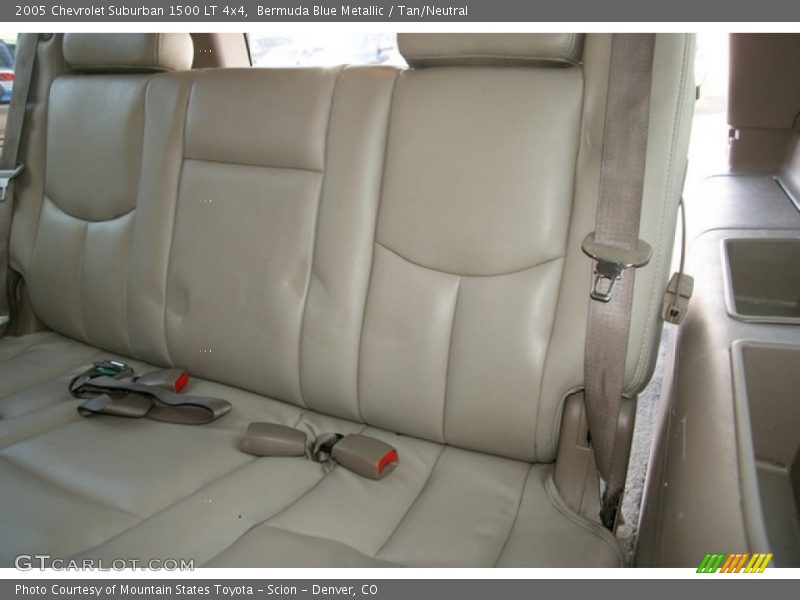 Bermuda Blue Metallic / Tan/Neutral 2005 Chevrolet Suburban 1500 LT 4x4