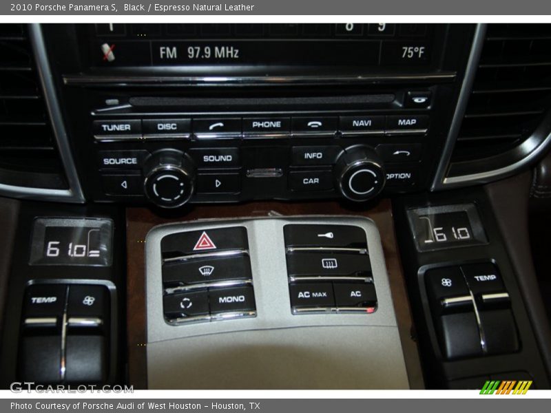 Controls of 2010 Panamera S