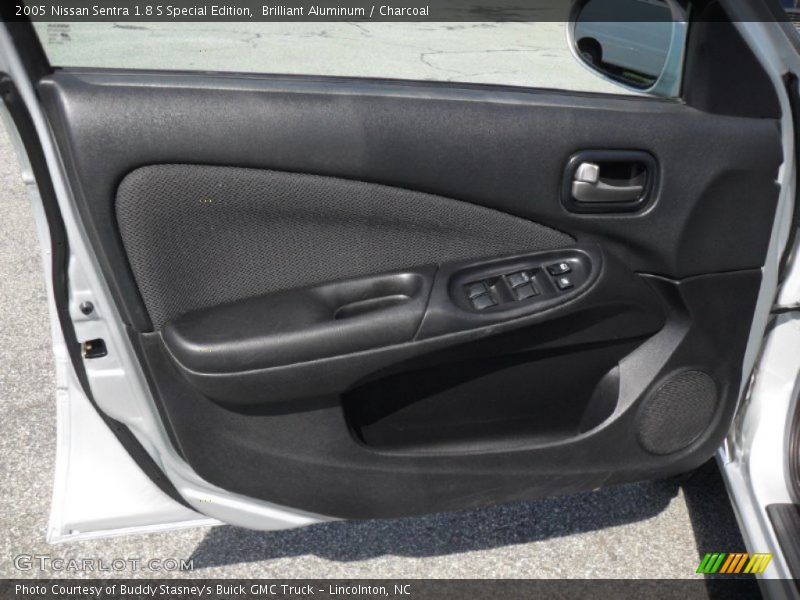 Brilliant Aluminum / Charcoal 2005 Nissan Sentra 1.8 S Special Edition