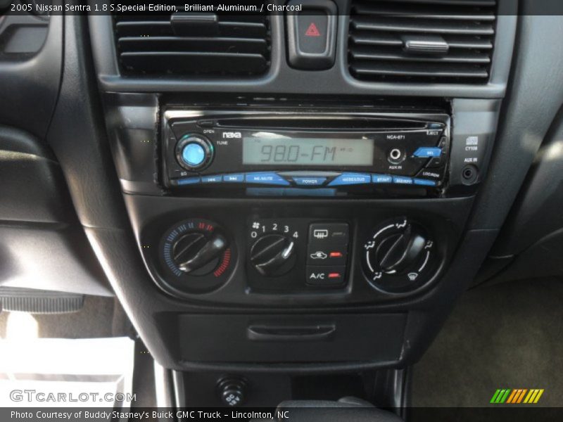 Brilliant Aluminum / Charcoal 2005 Nissan Sentra 1.8 S Special Edition