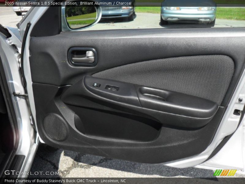 Brilliant Aluminum / Charcoal 2005 Nissan Sentra 1.8 S Special Edition